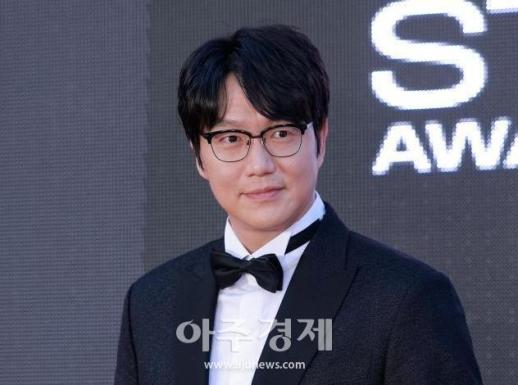 티켓 횡령만 수억…성시경 매니저, 내부 폭로 들어보니