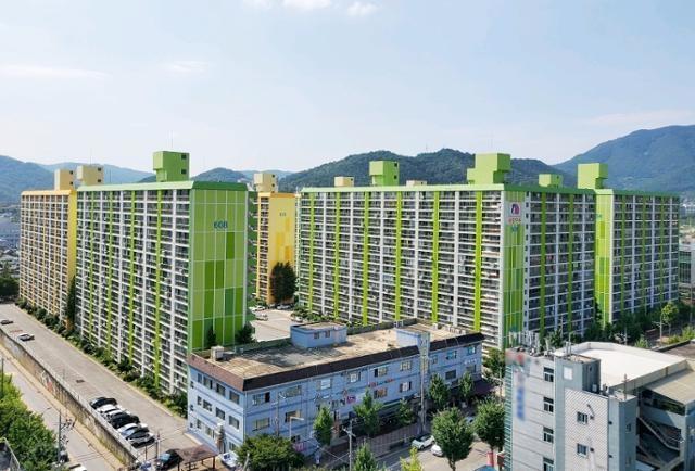 광주지역 아파트 거래량이 지난 10월부터 줄어들었다 사진은 전남 화순지역 아파트 단지 사진아주경제 자료실