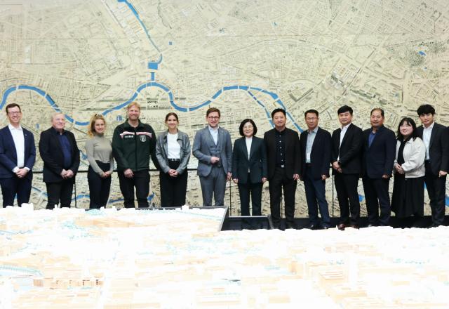 김보라 안성시장이 안드레아스 크라우스 베를린 기후행동 및 환경담당 국무차관 면담을 비롯해 재생에너지 우수정책 사례를 탐방하며 지속가능한 도시전략을 모색했다 사진안성시