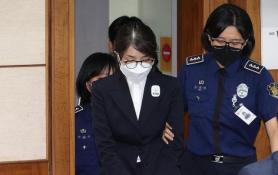 Former first lady admits to accepting luxury bags while seeking bail