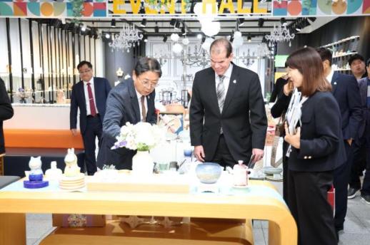 김해시-미국 레이크우드시, 축제 셔틀 교류로 우정 이어 가