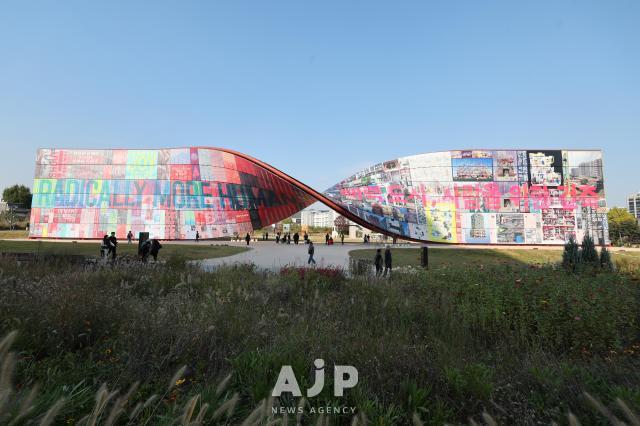 PHOTOS: Architectural Biennale in Seoul draws visitors with colorful, eye-catching installations