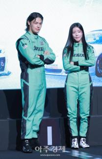 [포토] 포즈 취하는 박시현·정혁 (슈퍼레이스 프리스타일)