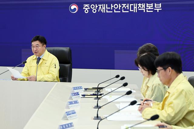 윤호중 중앙재난안전대책본부장행정안전부 장관이 6일 오전 정부세종청사에서 국가정보자원관리원 행정정보시스템 화재 관련 중대본 회의에서 모두 발언을 하고 있다 사진행정안전부
