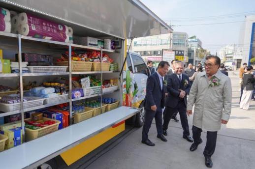 서천군, 이동식 편의점 황금마차 출범… 농촌 식품공백 해소·노인 일자리 창출