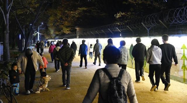 대구광역시 달성군은 구 대구교도소 공개공지에 야간 경관 특화 거리와 ‘Re화원’을 조성해 정식 개방했다 사진대구달성군
