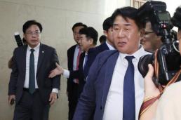 운영위 국감 또 파행...송언석-이기헌 배치기 고성 충돌