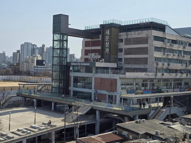 서울 종로구 세운상가 광장 일대. [사진=우주성 기자]