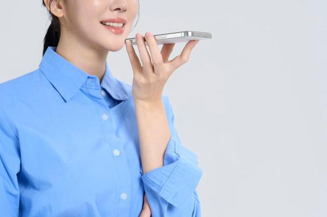 결혼정보회사 듀오가 미혼남녀 1000명을 대상으로 ‘AI 챗봇과 연애’ 설문조사를 한 결과 응답자 4명 중 1명24은 “AI 챗봇이 연애에 도움이 됐다고 답했다”고 6일 밝혔다 사진게티이미지