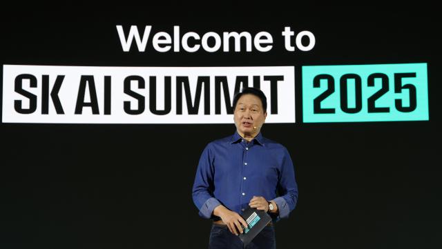 최태원 SK 회장, 계열사 CEO 모아 미래 성장전략 새판 짠다