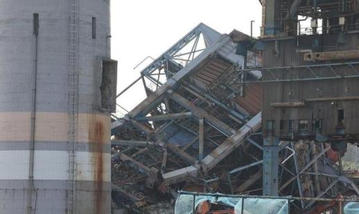 울산화력발전소 보일러 타워 붕괴…7명 매몰 추정