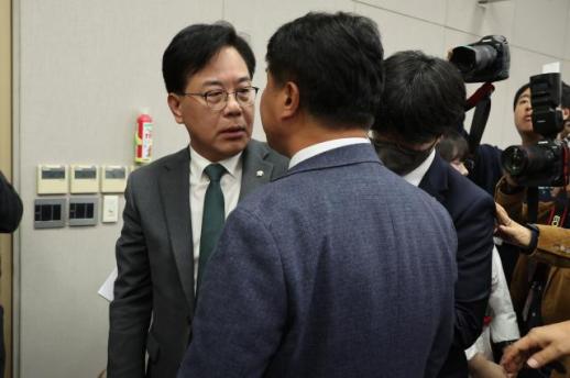 송언석과 배치기 이기헌 중요한 날 논란 일으켜 유감