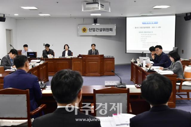 광주시의회 산업건설위원회는 6일 광주시 기관들에 대한 행정사무감사를 했다 사진광주시의회 