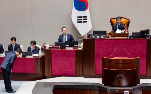 與 확장 재정 아닌 균형 예산…野 내로남불 예산 삭감 마땅