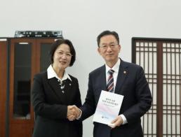 정성호 법무장관, 김병기·추미애 예방...민생·안전 10대 법안 정기국회 통과 요청