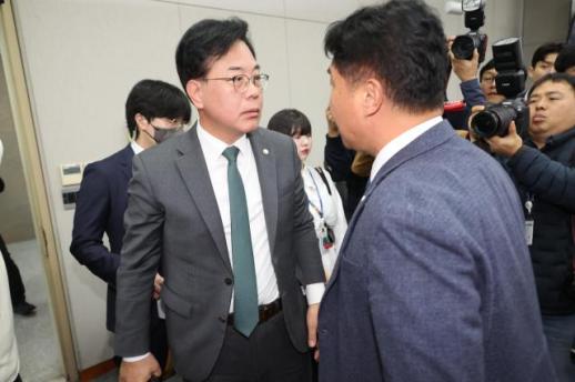 국민의힘 김현지 위한 국감 전락...민주당, 발언권 침해