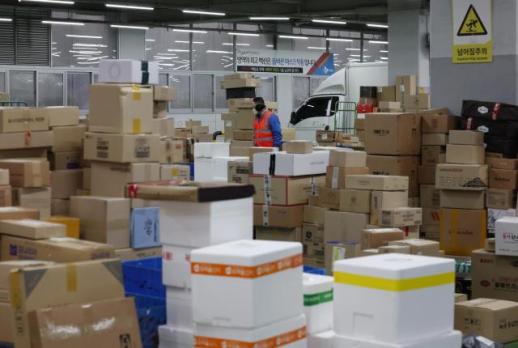 [기로에 선 새벽배송] 새벽배송 규제 논의에 식품업계 촉각…온라인 중심 유통전략 흔들리나