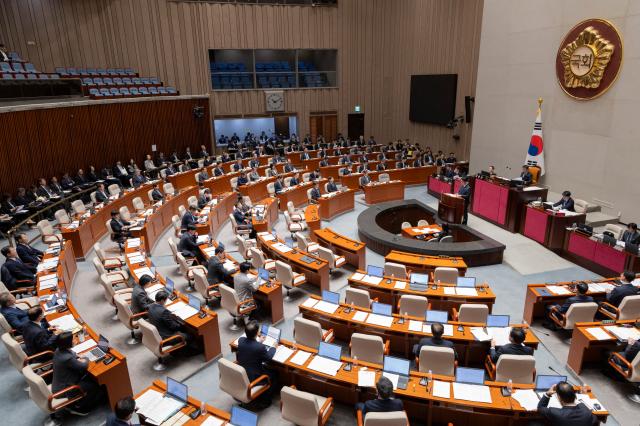 김민석 국무총리가 6일 국회 예결위 회의장에서 열린 전체회의에 참석해 인사말을 하고 있다 이날 국회 예결위는 정부가 제출안 2026년도 예산 심의에 본격 돌입했다사진연합뉴스