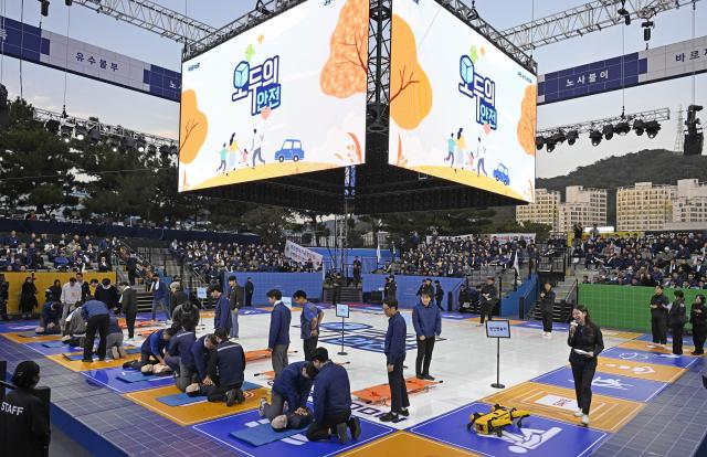 현대차 임직원들이 ‘모두의 안전’ 프로그램에 참여하는 모습 사진현대차