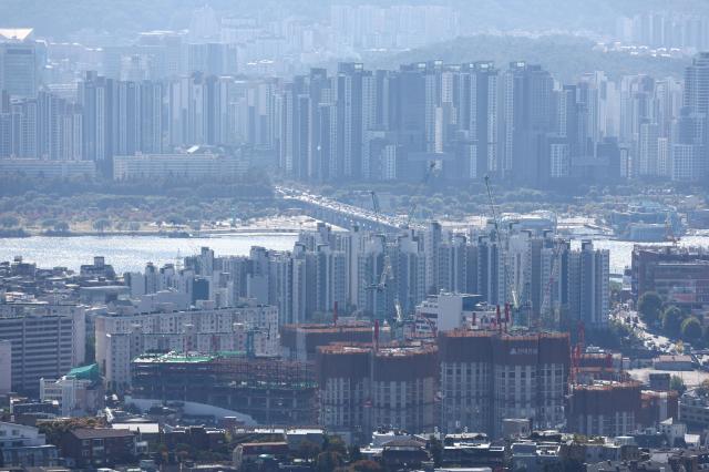 서울 남산에서 바라본 아파트 단지 사진연합뉴스
