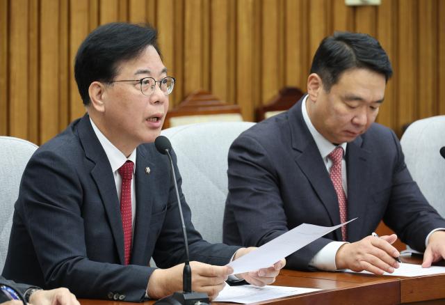 송언석 국민의힘 원내대표가 7일 서울 여의도 국회에서 열린 원내대책회의에서 발언하고 있다 사진연합뉴스