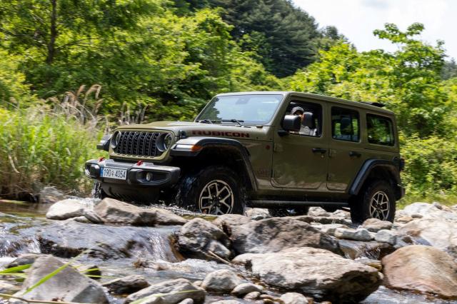 지프 랭글러 사진스텔란티스