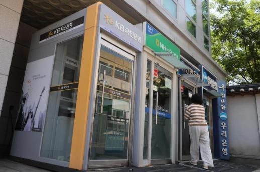 [안선영의 아주-머니] 주식도, 부동산도 NO…직장인 1위 재테크는 이것