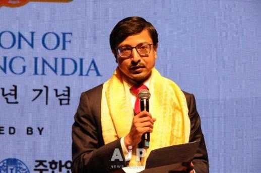 PHOTOS: Celebrating India – weaving tradition and modernity through fabric and culture