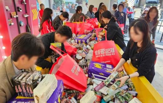 [현장] 11초 안에 담아라…성수동 달군 알리익스프레스 팝업스토어