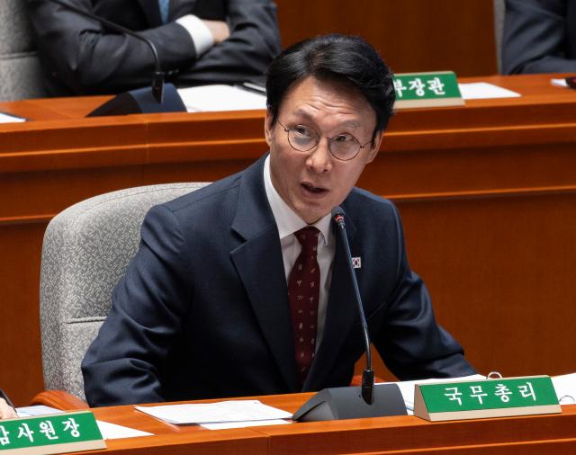  김민석 국무총리가 7일 국회에서 열린 예산결산특별위원회 전체 회의에 출석해 2026년도 예산 관련 질의에 답하고 있다 