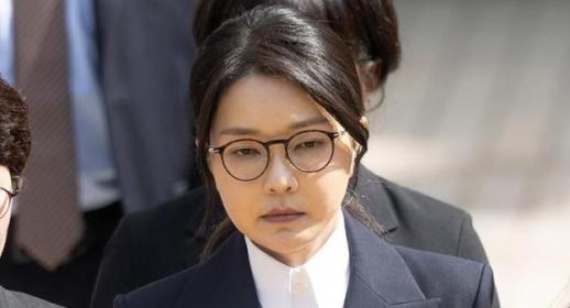 김건희 여사 자택서 디올 제품 24점 압수…특검 관저 공사 청탁 여부 확인 중