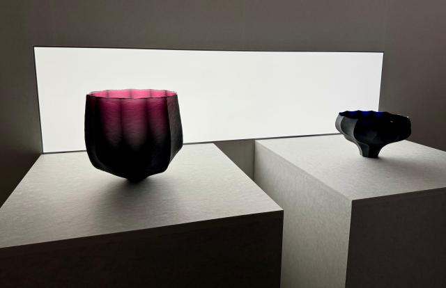 김준용 작가의 황혼 유리 43cmx45cm 2025왼쪽과 밤의 빛이 사라질 때 유리 42cmx24cm 2025 사진강상헌 기자