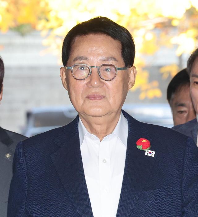 지난 5일 박지원 더불어민주당 의원이 서울중앙지법 공판에 출석하고 있다 사진연합뉴스