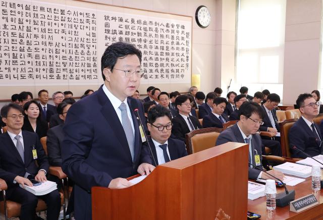 정진우 서울중앙지검장이 23일 국회 법제사법위원회에서 열린 2025년 국정감사에서 업무 보고를 하고 있다 사진연합뉴스