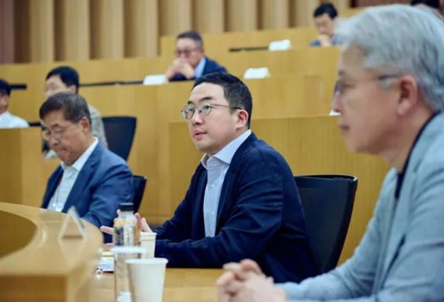 지난 9월 구광모 LG그룹 회장가운데이 경기도 이천 LG인화원에서 열린 사장단 워크숍에 참석했다 사진LG