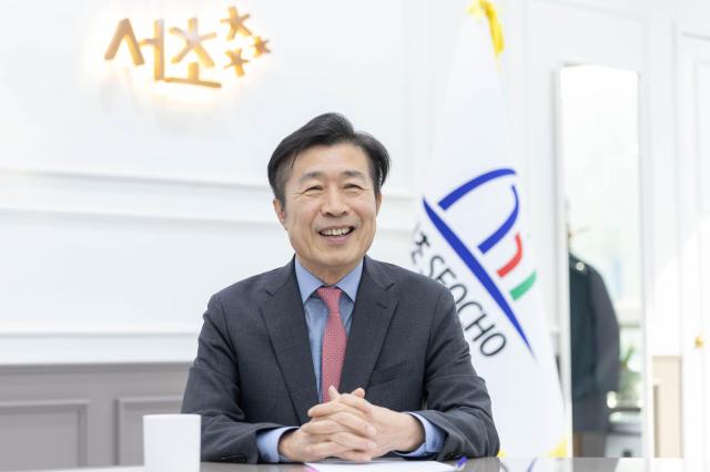 전성수 서초구청장이 7일 서초구청사에서 아주경제와 인터뷰하고 있다 사진유대길 기자 dbeorlf123ajunewscom