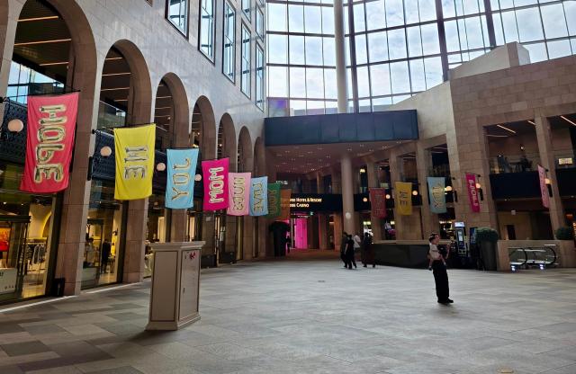 파라다이스시티는 전시 오픈에 앞서 조엘 메슬러 작가의 지식재산권IP을 활용해 리조트 전역의 환경 연출을 진행했다 사진파라다이스시티