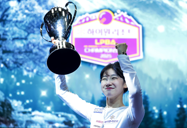 이미래는 10일 오후 강원도 정선군 하이원리조트 그랜드호텔 컨벤션홀에서 열린 20252026시즌 7차 투어 국민의 행복쉼터 하이원리조트 PBA-LPBA 챔피언십 LPBA 결승전에서 이우경에스와이을 세트스코어 4대311대9 3대11 3대11 11대4 8대11 11대1 9대3으로 꺾고 우승했다 사진PBA