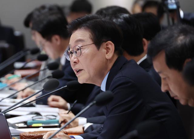 ＼이재명 대통령이 11일 용산 대통령실에서 열린 국무회의에서 발언하고 있다 사진연합뉴스