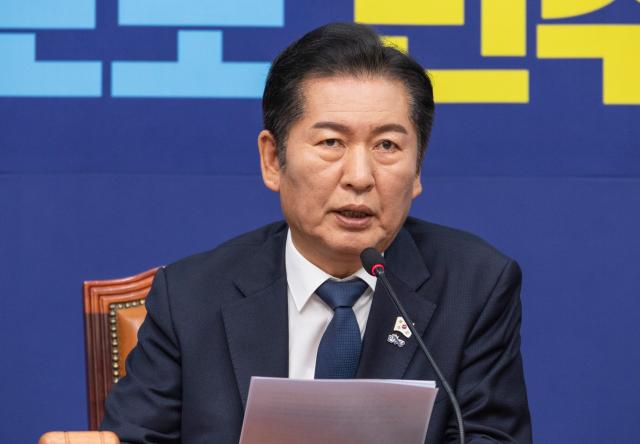 정청래 더불어민주당 대표가 지난 10일 국회에서 열린 최고위원회의에서 발언하고 있다 사진연합뉴스