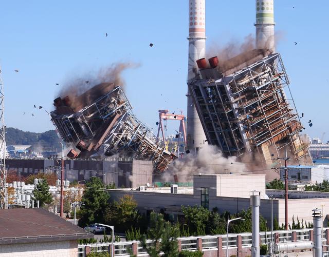 Hazardous towers demolished at Ulsan power plant as search for missing workers continues