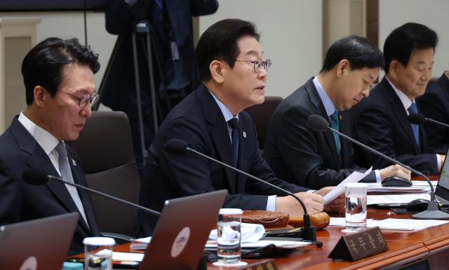 이재명 대통령이 11일 용산 대통령실에서 열린 국무회의에서 발언하고 있다 사진연합뉴스