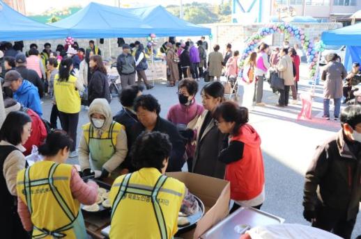 묵호노인종합복지관, 맘!나눔행복장터 성황리 개최... 지역사회 나눔 문화 확산에 앞장서