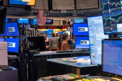 뉴욕증시 혼조 마감…다우 사상 최고치·기술주 약세 