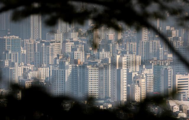 서울 남산에서 바라본 아파트의 모습 사진연합뉴스