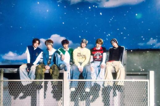 투어스 미니4집 플레이 하드, 日 레코드협회 골드 디스크 획득 