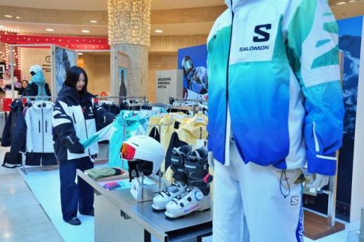 백화점, 연말 마지막 정기세일…최대 60% 할인에 물량 공세 총력전