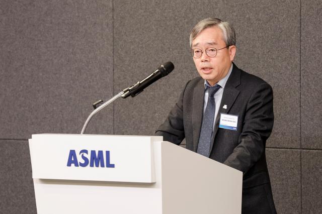 조승문 화성특례시 제2부시장이 12일 ASML 화성뉴캠퍼스 준공식에서 축사를 하고 있다 사진화성시