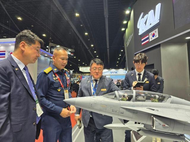 KAI、タイの防衛産業展示会で国産航空機を披露