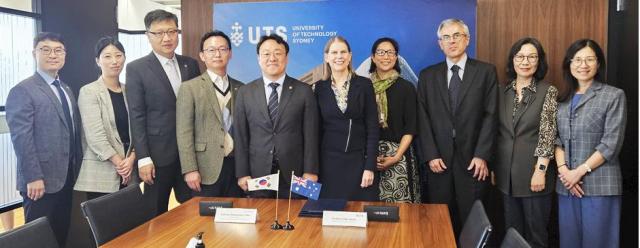경상국립대학교GNU 대학원 기술경영학과는 11월 11일 호주 시드니공과대학교UTS를 방문해 석사과정 복수학위 협정을 체결했다사진경상국립대학교